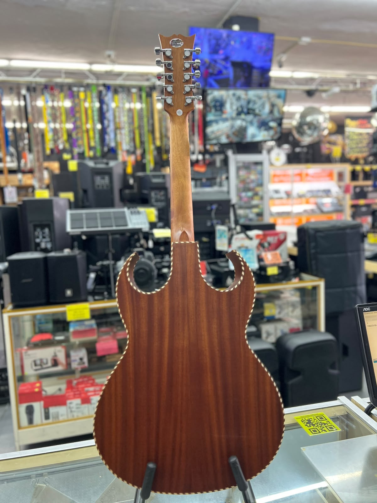 BAJO QUINTO DOBLE CUTWAY PASTILLA EQ-PRESYS MCCARTNEY NATURAL MATE