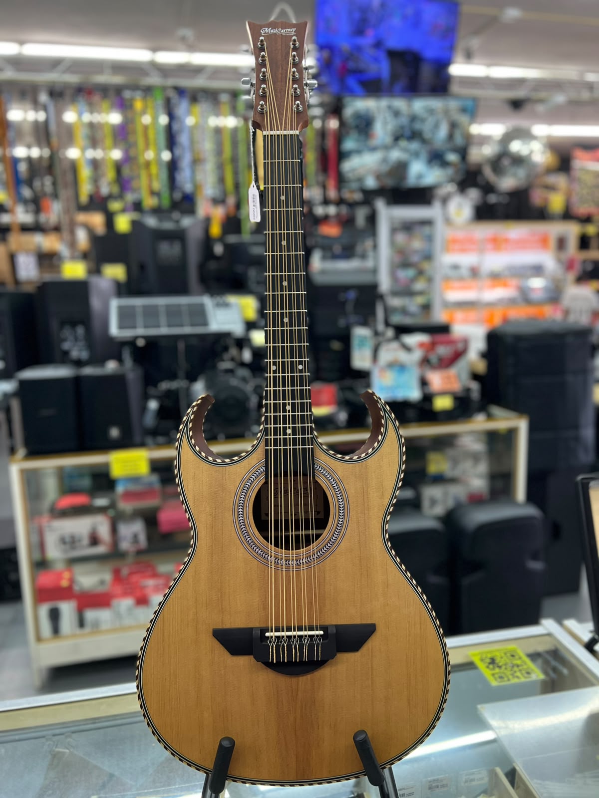BAJO QUINTO DOBLE CUTWAY PASTILLA EQ-PRESYS MCCARTNEY NATURAL MATE